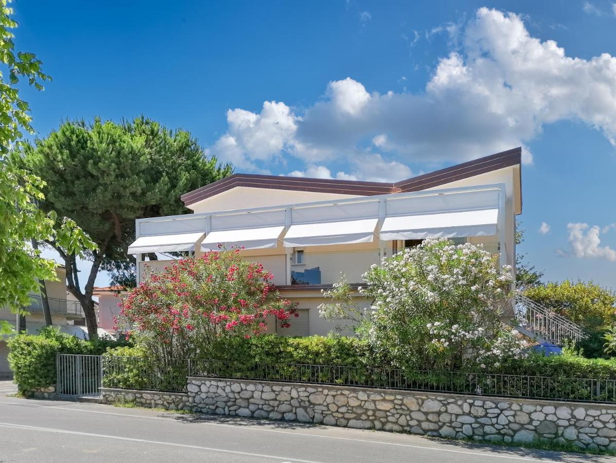 Sea Holidays Apartment マリーナ・ディ・ピエトラサンタ エクステリア 写真